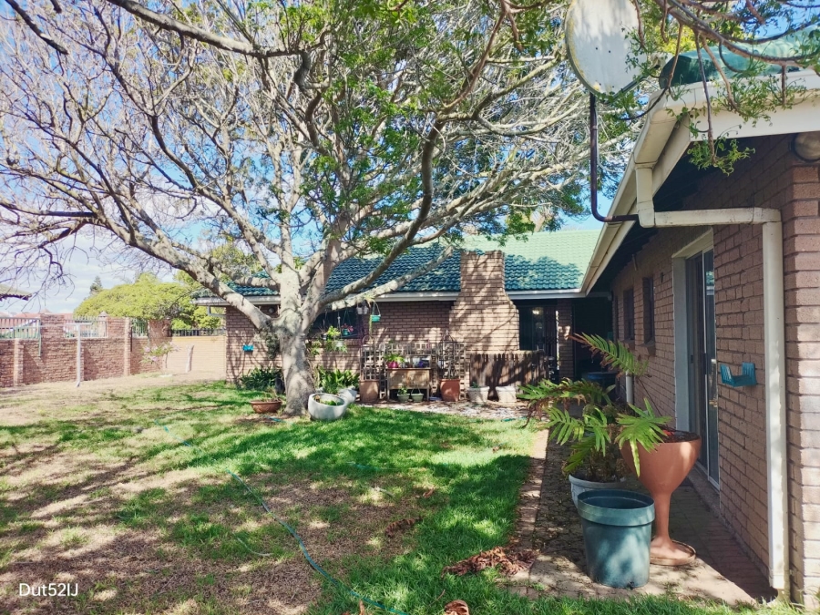 4 Bedroom Property for Sale in Fraaiuitsig Western Cape